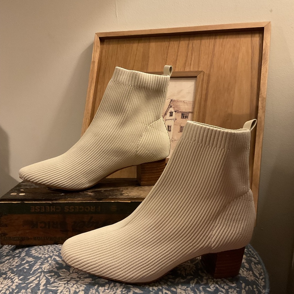 NWOT Joie Cream Ribbed Knit "Neely" Sock Booties - Size 8.5 GORGEOUS